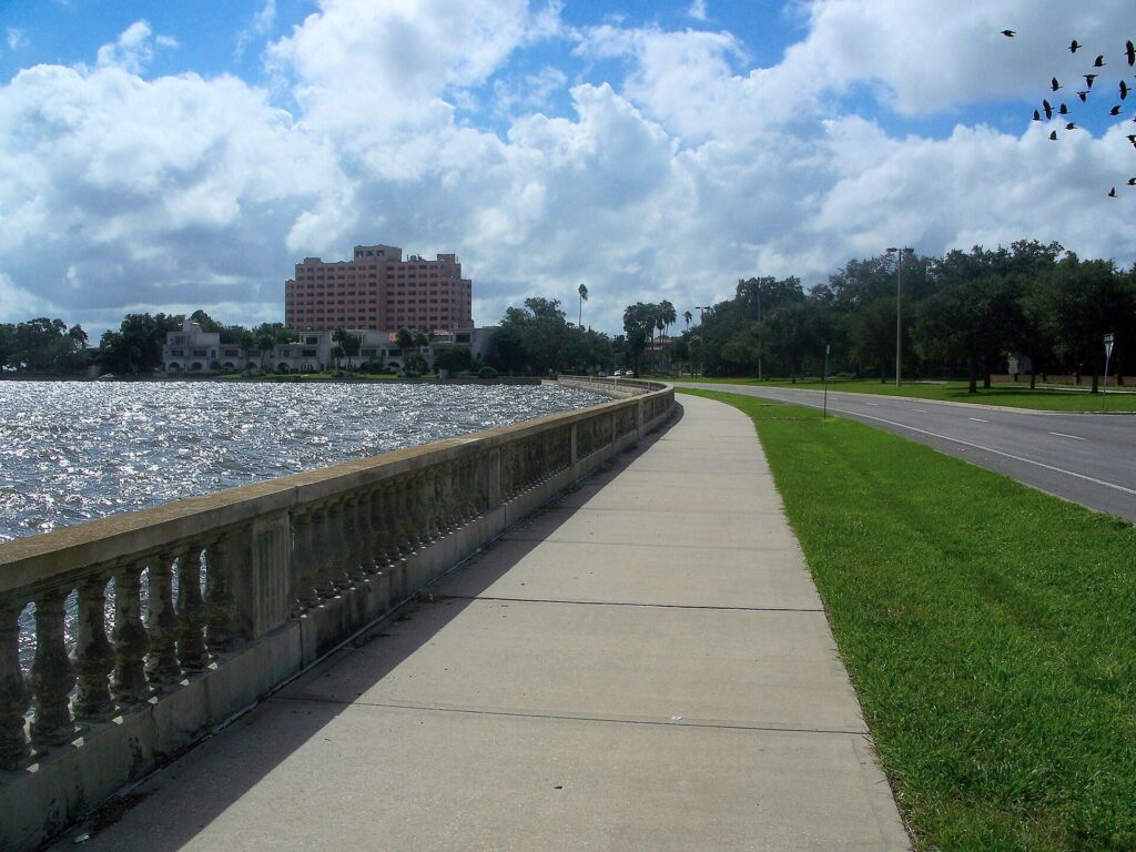 Southern end of Bayshore Boulevard in South Tampa, with the balustrade sidewalk along Hillsborough Bay