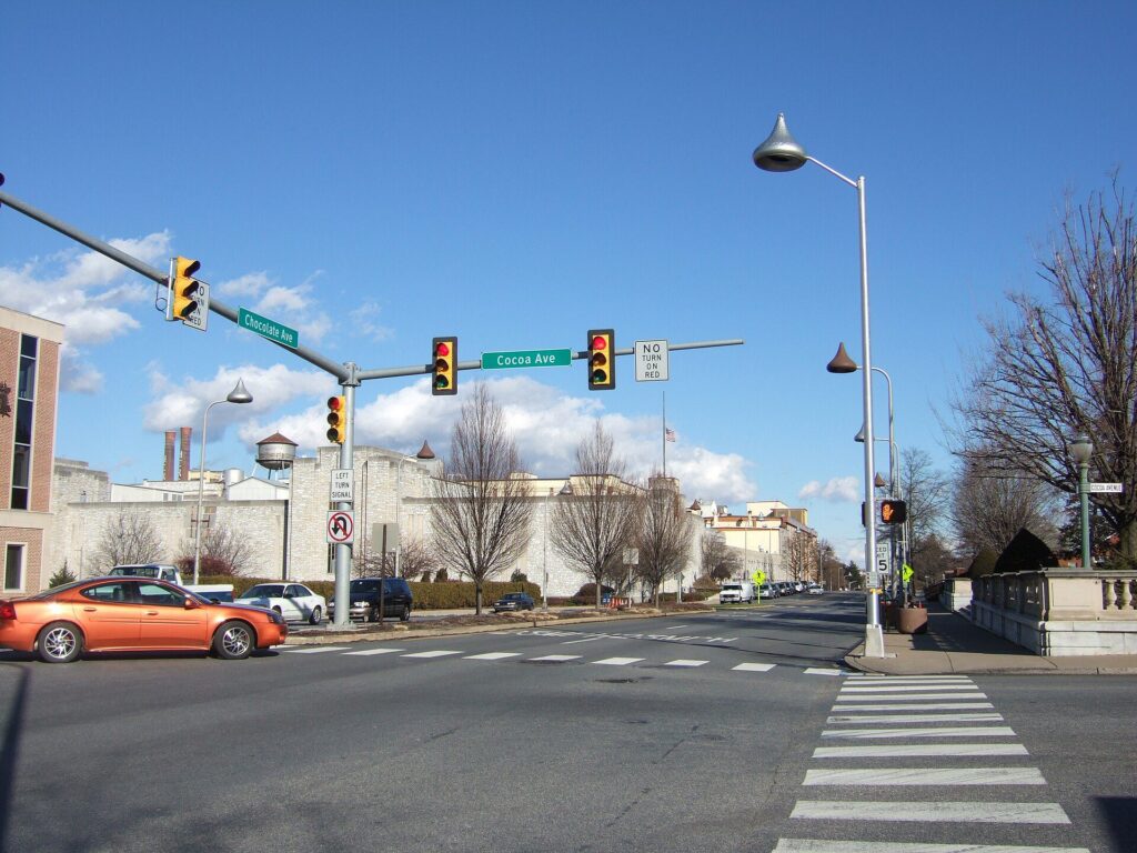 The corner of Chocolate Avenue and Cocoa Avenue in downtown Hershey, Pennsylvania, with Kiss-shaped streetlights